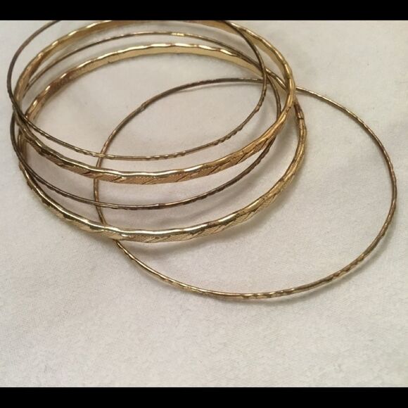 Bundle of 5 Goldtone Bangle Bracelets - Picture 7 of 7